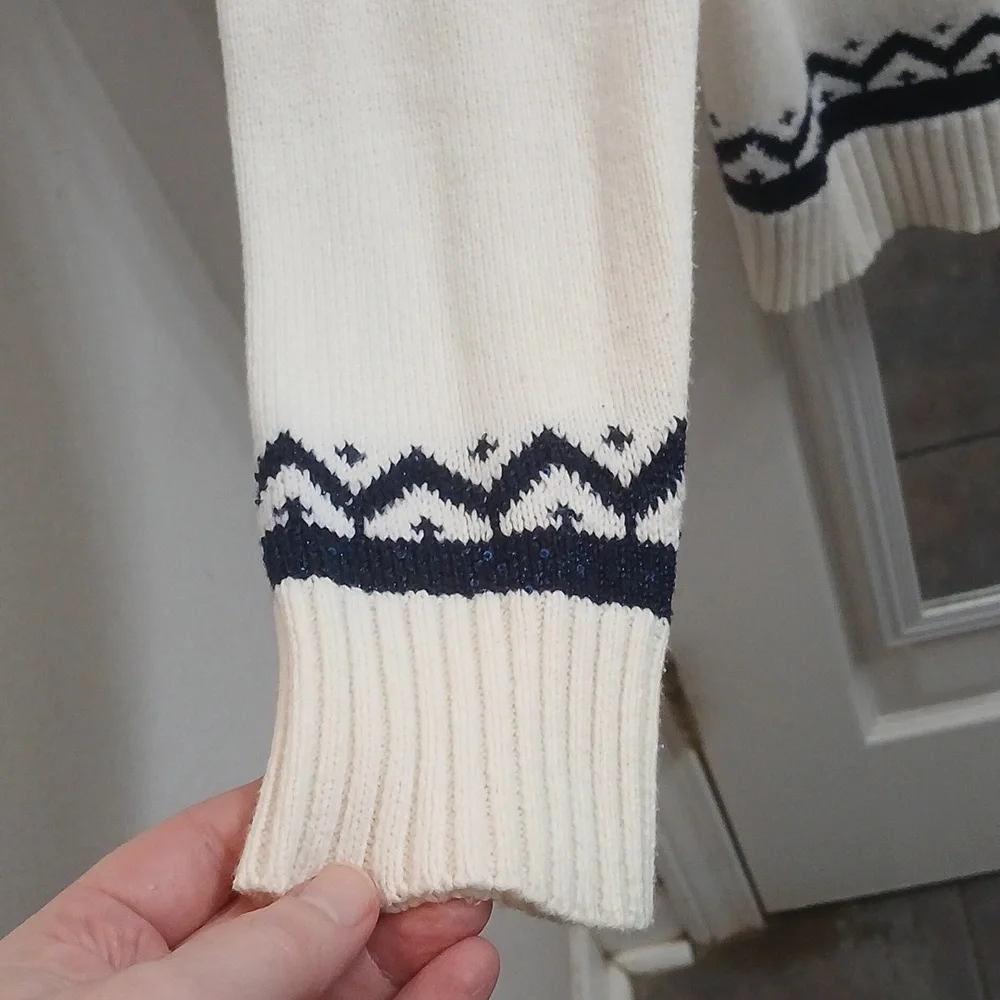 Navy and Off White Patterned Sweater Size Large - Picture 4 of 10